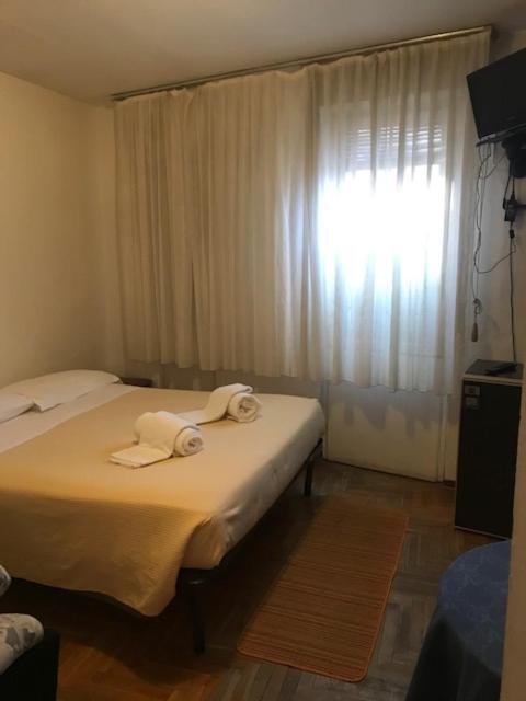 Hotel Carillon Lavena Ponte Tresa Kültér fotó