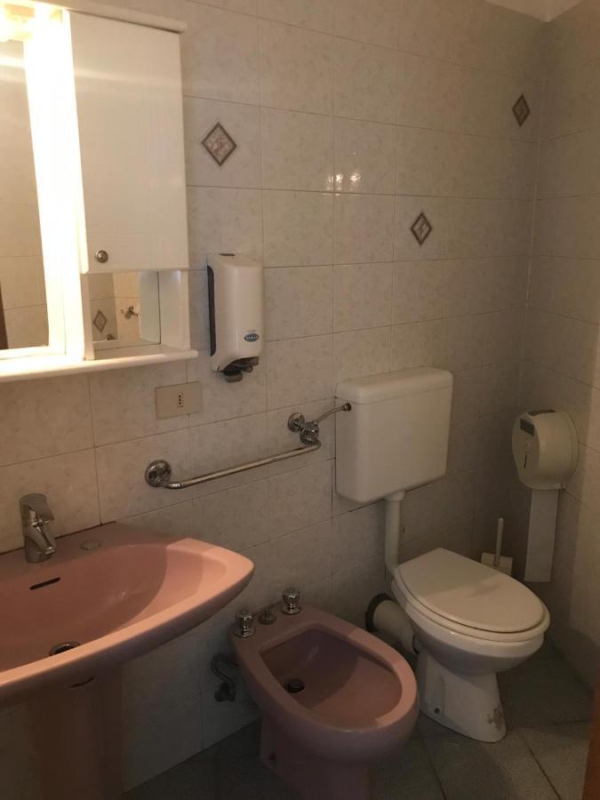 Hotel Carillon Lavena Ponte Tresa Kültér fotó